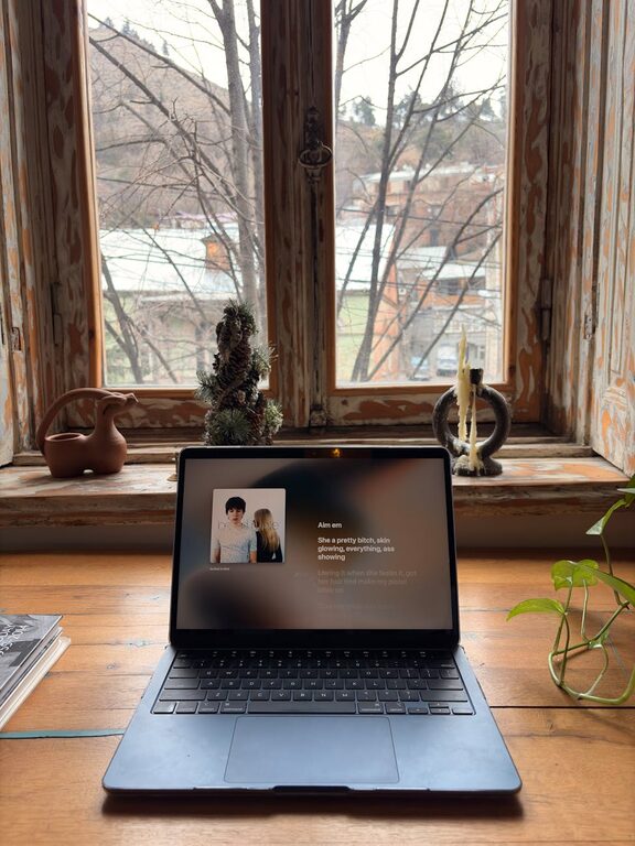 Tips for Creating a Cozy and Inviting Home Office Space