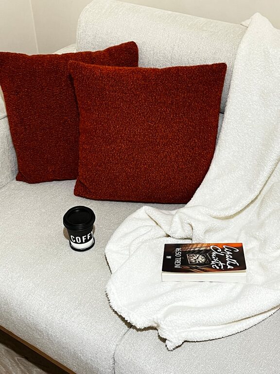 How to Create a Cozy Reading Nook for Relaxation and Inspiration